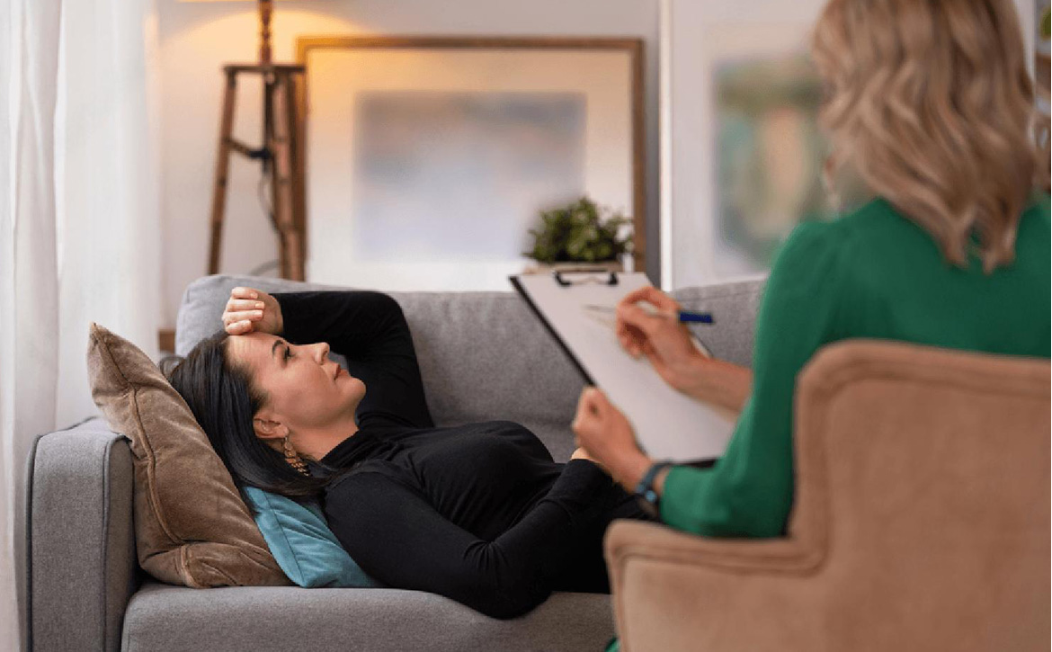 Therapist and patient on the couch consultation and mentoring process psychotherapy